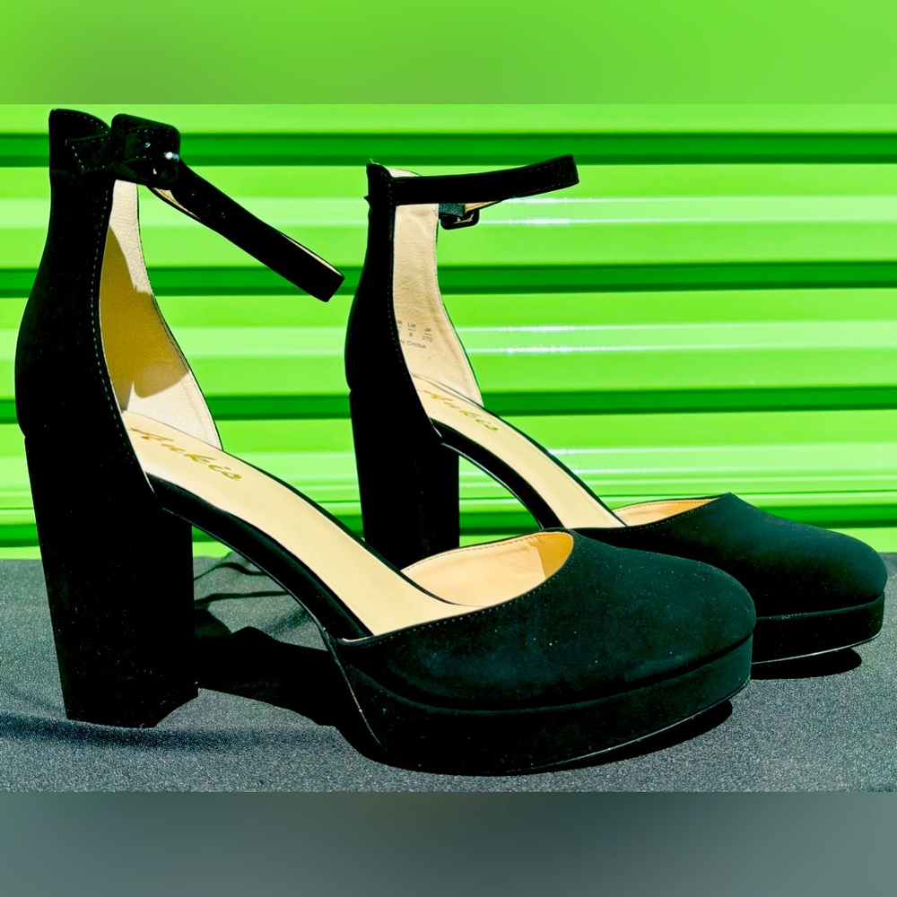 LADIES BLACK HEELS